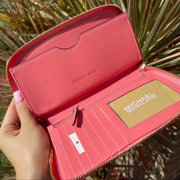 Michael Kors Jet Set Travel Large Phone Case Leather Wristlet MK - Picture 6 of 6